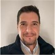 Profesor de administración de empresas apto para todas las edades y niveles