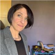 Je donne des cours de sciences aux élèves à partir du collège jusqu'au post bac.