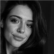 Scrivo romanzi, cortometraggi, aiuto con i compiti, fornisco ausilio per imparare a gestire la sfera emotiva attraverso le parole.