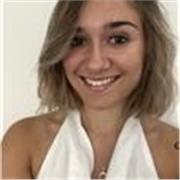 Soy una persona alegre, simpática y motivadora. Siempre me ha gustado enseñar, desde el instituto lo hacía con mis compañeros. Me encanta ver cómo El Niño avanza y aprende gracias a mi e intento que sea de forma activa y divertida
