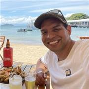 Me defino como una persona con metas claras y definidas, le daré clases a persona a las que pueda ampliar su espectro de visión