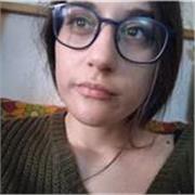 Laureata in giurisprudenza, con diploma classica, impartisce ripetizioni in diritto e greco e latino