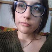 Laureata in giurisprudenza, con diploma classica, impartisce ripetizioni in diritto e greco e latino
