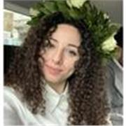 Insegnate di violino. Diplomata presso il Conservatorio di Avellino impartisce lezioni