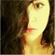 Sono un'insegnante qualificata. Lavoro nella scuola da quasi 10 anni, insegnando principalmente italiano, storia e psicologia