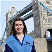 Profesora de inglés y francés con 5 años de experiencia enseñando idiomas en Reino Unido