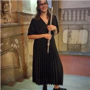 Laureata in flauto traverso offre lezioni