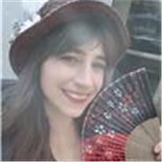 Professeure de danse  tribal fusion . Enseigne un savant mélange de danses orientales, indiennes, flamenco et hip-hop