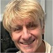 Profesor de inglés a todas edades. Experiencia con niños y adultos. Conversación, refuerzo, exámenes y uso profesional.