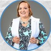 Maestra de español enseño a adultos de todas las edades a dominar el idioma