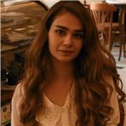 Mi chiamo Pardis, ho 26 anni e studio medicina.
Sono in grado di insegnare la lingua inglese. È la mia seconda lingua e sono riuscito a ottenere un punteggio di 7,5 nell'esame IELTS, quindi penso di conoscere bene la lingua e puoi fidarti di me.