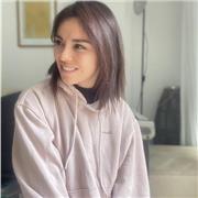 Professeure espagnol native, anglais et français. Étudiante musique