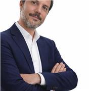 Laureato informatica impartisce lezioni di programmazione e teoria informatica per studenti medie, superiori e università