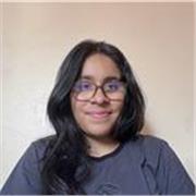 Profesor de inglés imparte clases a adolescentes de todas las edades