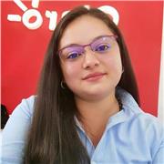 Administradora financiera, con conocimientos en gramática del idioma español.