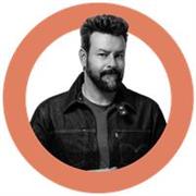 Docente multidisciplinar que crea contenidos y los vende