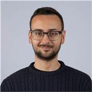 Laureato in Traduzione e Interpretariato, impartisco lezioni d'inglese a persone desiderose di migliorare le proprie conoscenze