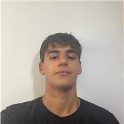 Estudiante de tercer año de ingeniería con experiencia con niños y dominio de asignaturas de ciencias.