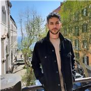 Sono un ricercatore in Storia. Vivo a Napoli ed offro ripetizioni per materie umanistiche (scuole medie e licei).