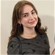 Soy profesora de inglés y doy clases a niños. Me gusta enseñar de forma divertida y ayudar a los estudiantes a aprender paso a pas