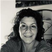 Professeur des Écoles donne cours en visio du CP à la troisième