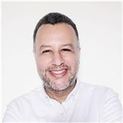 Maestro de Inglés y Español, dinámico. Pará estudiantes de todos los niveles y edades.