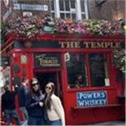 Profesora de inglés joven con titulación del idioma en Cambridge. Cursos de inglés en Inglaterra e Irlanda. Clases personalizadas