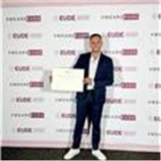 Soy un economista con vocación docente, enfocado en el análisis riguroso. 