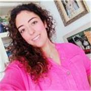 Licenciada en Filología Inglesa por la Universidad de Sevilla con diversas acreditaciones como el B1 en Francés, B1, B2, C1 y C2 en inglés, se ofrece para dar clases de apoyo de Francés para niños y jóvenes que así lo requieran. Formación individual y com