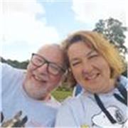 Muttersprachlerin mit freude und kreativen Unterrichtssatz