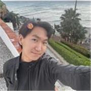 Nauczyciel języka angielskiego prowadzi
zajęcia dla każdym wieku