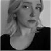 Ragazza diplomata al liceo linguistico, attualmente studentessa di lettere offre ripetizioni e aiuto allo studio in tutte le materie