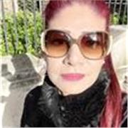 Bilingual life coach helping individuals boost confidence, gain clarity, and grow through academic and personal transitions. 