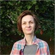 I am a researcher in anthropology/sociology and teacher. I offer tutoring in either of the subjects. 