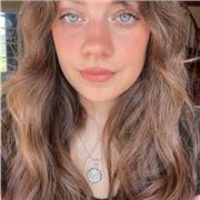 donne cours du primaire au lycée en français, langues (anglais/espagnol) et en histoire