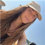 Soy organizada, paciente y cercana, me gusta ayudar, enseñar e implicarme. Les daría clases a alumnos de bachillerato,  3º-4º ESO.