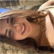 Estudiante de Filología Inglesa en la UR, con conocimientos en economía (bachillerato), latín y C1 de inglés.