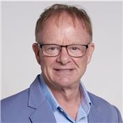 I am an English native English teacher, my lessons are aimed at individual students or a group of students