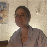 Etudiante en classe préparatoire donne des cours de soutien scolaire en ligne ou en face à face