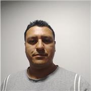 Profesor de música que imparte clase a personas de 0 a 100 años