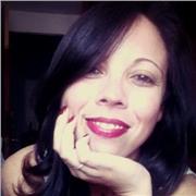 Hola, soy Aline, una profesora llena de entusiasmo por estudiar la vida, las distintas culturas y la comunión entre personas :)