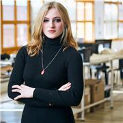 Donne des cours particuliers et aide aux devoirs pour des étudiants en mode, couture, patronage