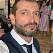 Laureato in Filosofia e Storia; Autore, Musicista e Attore di lungo corso, da 30 anni insegno a bambini e ragazzi.