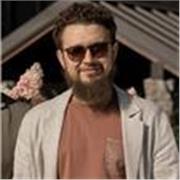 IB DP physics teacher with a unique explanation style 