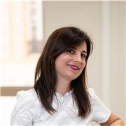 Enseignante en communication avec plus de 10 ans d'expérience, possédant un Master 2 en Communication des organisations