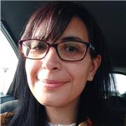 Laureata in lingue impartisce lezioni di Francese e Inglese