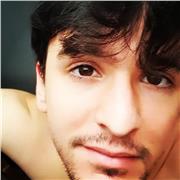 Español y catalán con buen nivel de ingles y mucha paciencia y experiencia como profesor