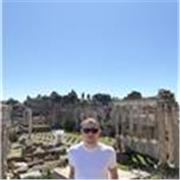 Ciao! Sono un laureando triennale in Economia Aziendale con passione per l'insegnamento e esperienza nel supporto allo studio