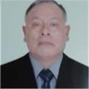 El profesor de Tecnología imparte clases a estudiantes de Petróleo