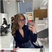 Laureata in lingua inglese presso l’Università di Napoli L’Orientale impartisce lezioni di inglese